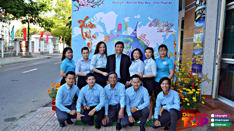 Doi-ngu-nhan-su-tan-tam-chuyen-nghiep-cua-world-travel-dongthaptoplist