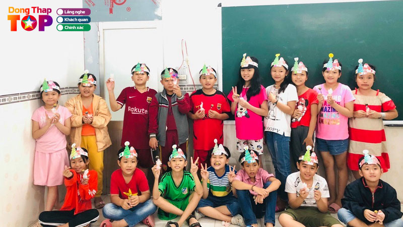 Trung-tam-ngoai-ngu-bong-sen-dinh-huong-dao-tao-tieng-anh-toan-dien-va-lau-dai-dongthaptoplist